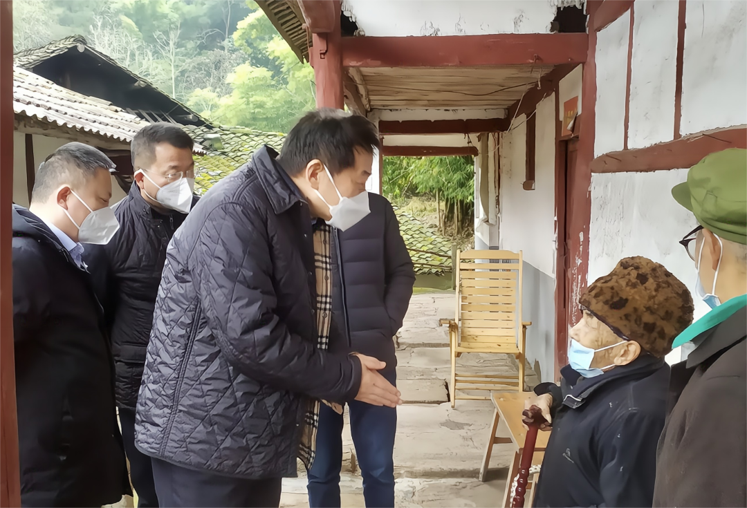 四川省人生就是博集团党委书记、董事长任丁率队赴嘉陵区开展帮扶工作