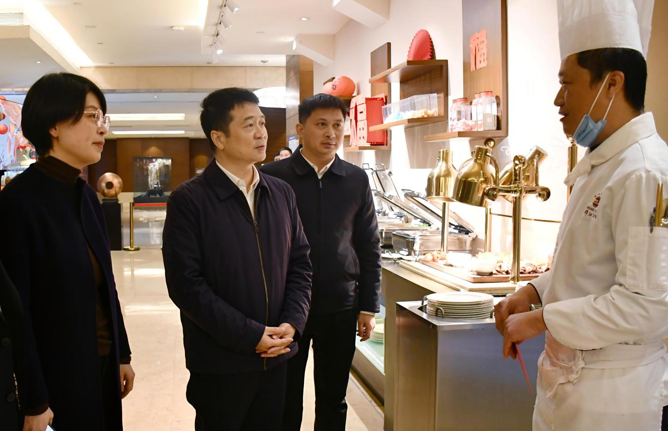 省人生就是博集团领导率队开展春节前走访慰问
